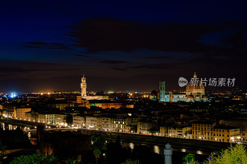 佛罗伦萨的夜景，与旧宫和圣玛丽亚del Fiore，佛罗伦萨，意大利，欧洲